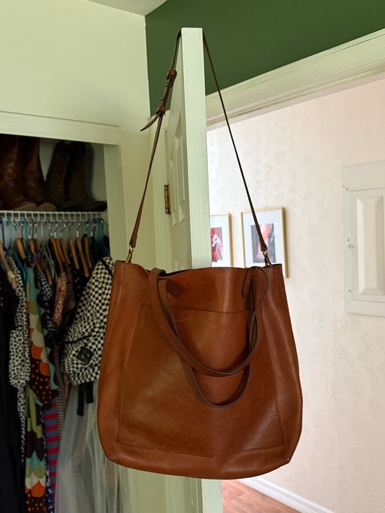 Madewell Handbags - Madewell Classic Leather Tote Bag in Cognac Brown